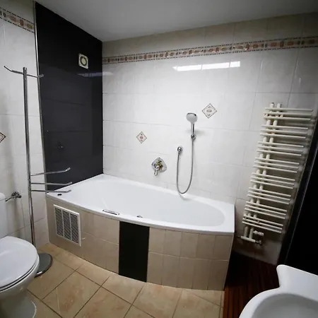 Apartment Einzigartiges Mit Kamin, Whirlpool, Netflix, Internet, Workspace, Garten Und Tropischem Flair *