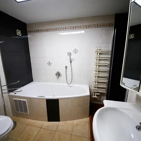 Einzigartiges Mit Kamin, Whirlpool, Netflix, Internet, Workspace, Garten Und Tropischem Flair Apartment Unterwellenborn